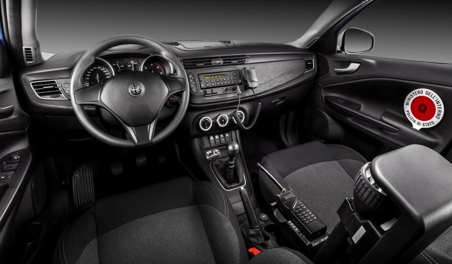 Торпедо Alfa Romeo Giulietta Polizia (940) 2016 года  (фото 2 из 2)